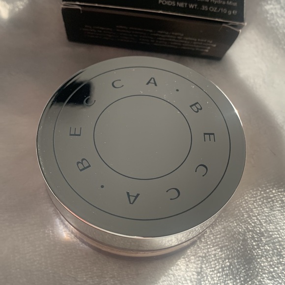 Brand new BECCA hydra mist setting powder - Picture 2 of 5